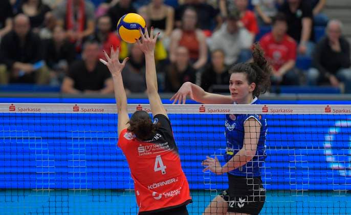 12.04.2025, Dresdens Nathalie Lemmens und Stuttgarts Lucia Varela Gomes, Volleyball, play off Halbfinale, best of three, Dresdner SC - MTV Stuttgart 3:2, (c) Dresden Sachsen