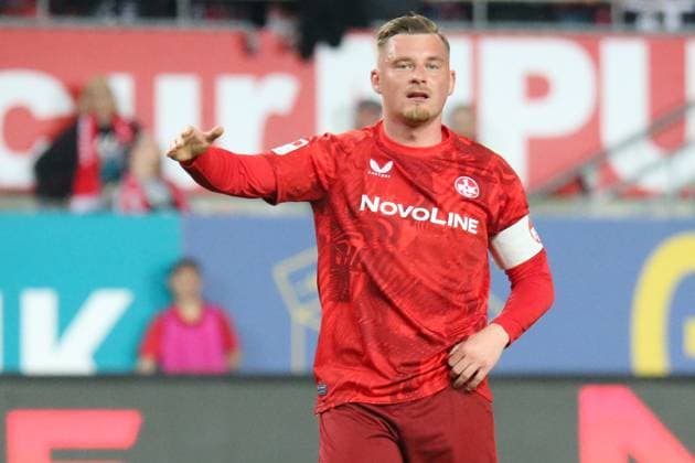 12.04.2025, xmohx, Fussball 2.Bundesliga, 1.FC Kaiserslautern - 1.FC Nürnberg v.l. Marlon Ritter (1. FC Kaiserslautern) gibt Anweisungen, gestikuliert, mit den Armen gestikulieren gives instructions, gesticulate (DFL DFB REGULATIONS PROHIBIT ANY USE OF PHOTOGRAPHS as IMAGE SEQUENCES and or QUASI-VIDEO) Kaiserslautern