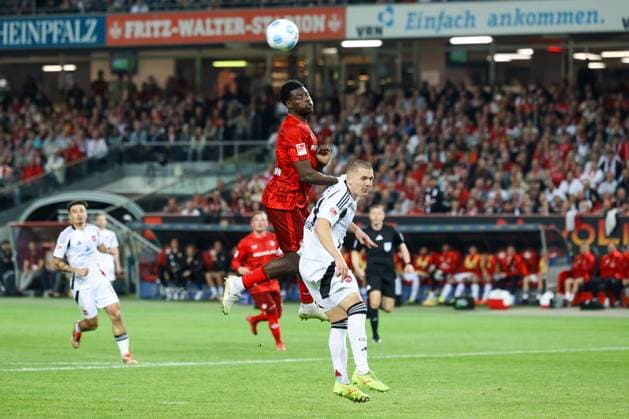 12.04.2025, xmohx, Fussball 2.Bundesliga, 1.FC Kaiserslautern - 1.FC Nürnberg v.l. Ragnar Ache (1. FC Kaiserslautern) Ondrej Karafiat (1.FC Nuernberg) Zweikampf, Aktion, action, battle for the ball (DFL DFB REGULATIONS PROHIBIT ANY USE OF PHOTOGRAPHS as IMAGE SEQUENCES and or QUASI-VIDEO) Kaiserslautern