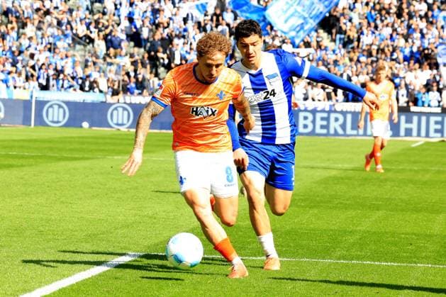 DEU, DFL, 2. FBL, Hertha BSC vs. SV Darmstadt 98, 12.04.2025, Berliner Olympiastadion, Berlin, DEU, DFL, 2. FBL, Hertha BSC vs. SV Darmstadt 98, im Bild Ibrahim Maza (Hertha BSC Berlin 10), Luca Marseiler (Darmstadt 8) DFL - regulations prohibit any use of Photographs as image sequences and or quasi-video Foto: Juergen Engler nordphoto GmbH