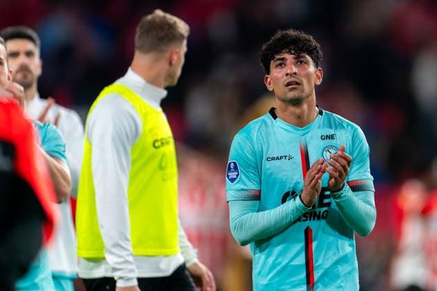 2025-04-12 PSV v Almere City FC - Dutch Eredivisie EINDHOVEN, NETHERLANDS - APRIL 12: Ali Jasim of Almere City FC applauds for the fans during the Dutch Eredivisie match between PSV and Almere City FC at Philips Stadion on April 12, 2025 in Eindhoven, Netherlands. Eindhoven Philips Stadion Netherlands Content not available for redistribution in The Netherlands directly or indirectly through any third parties. Copyright: xJorisxVerwijstx