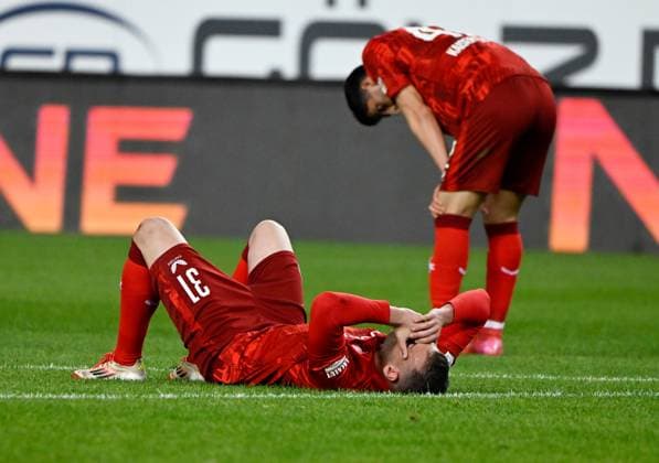 Fussball - 2. Bundesliga - Saison 2024 25 1. FC Kaiserslautern 12.04.2025 Fritz-Walter-Stadion 1. FC Kaiserslautern (fck) - 1. FC Nürnberg (fcn) 1:2 Luca SIRCH (1. FC Kaiserslautern) , vorne - Grant RANOS (1. FC Kaiserslautern) 1. FC Kaiserslautern