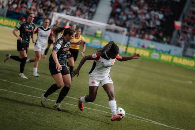 12.04.25, Frauen, Fussball, 1.BL, Saison 2024 2025, Eintracht Frankfurt - FC Bayern München, 19. Spieltag Nicole Anyomi 19 (Eintracht Frankfurt) im Angriff Frankfurt Deutsche Bank Park HE Deutschland