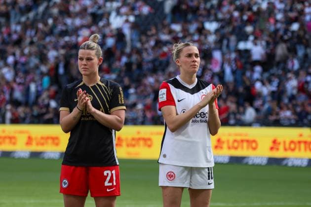 Frankfurt, Deutschland 12. April 2025: 1. BL - Frauen - 2024 2025 - Eintracht Frankfurt vs. FC Bayern München Im Bild: v.li.Torhüterin Lea Paulick (Eintracht Frankfurt) und Laura Freigang (Eintracht Frankfurt) DFB regulations prohibit any use of photographs as image sequences and or quasi-video Deutsche Bank Park Hessen Copyright: xFotostandx xFantinix