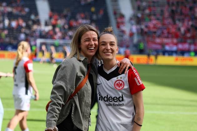 Frankfurt, Deutschland 12. April 2025: 1. BL - Frauen - 2024 2025 - Eintracht Frankfurt vs. FC Bayern München Im Bild: v.li. Anna Aehling (Eintracht Frankfurt) und Sophia Kleinherne (Eintracht Frankfurt) DFB regulations prohibit any use of photographs as image sequences and or quasi-video Deutsche Bank Park Hessen Copyright: xFotostandx xFantinix