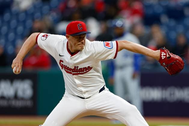MLB, Baseball Herren, USA 2025: Royals Vs Guardians APR 12 April 12, 2025: Cleveland Guardians pitcher Paul Sewald (34) throws the ball during the baseball game between the Kansas City Royals and Cleveland Guardians at Progressive Field in Cleveland, Ohio. Brian Fisher CSM (Credit Image: Â Brian Fisher Cal Media) Cleveland Ohio United States of America EDITORIAL USE ONLY Copyright: xx ZUMA-20250412_zma_c04_225.jpg BrianxFisherx csmphotothree375381
