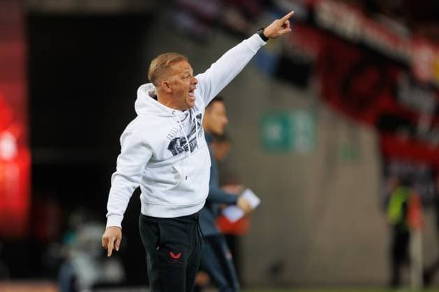 Markus Anfang (Trainer 1.FC Kaiserslautern) gibt Anweisungen, 1. FC Kaiserslautern vs 1. FC Nuernberg, Fussball, 2. Bundesliga, Saison 2024 2025, 29. Spieltag, 12.04.2025 1. FC Kaiserslautern vs 1. FC Nuernberg, Fussball, 2. Bundesliga, Saison 2024 2025, 29. Spieltag, 12.04.2025