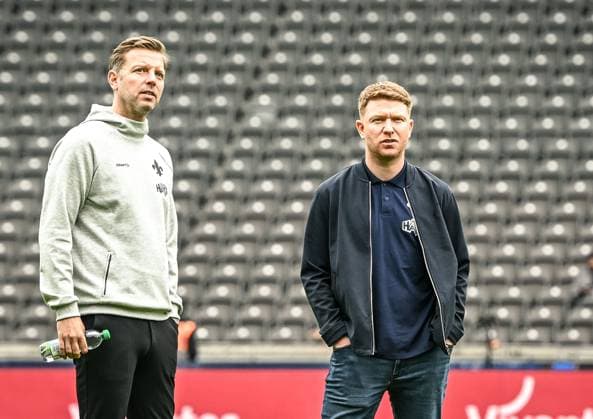 Fussball 2.Bundesliga, Hertha BSC Berlin - SV Darmstadt 98 12.04.2025, xdanx, Fussball 2.Bundesliga, Hertha BSC Berlin - SV Darmstadt 98 v.l. Florian Kohfeldt (SV Darmstadt 98 Trainer), Paul Fernie Sportdirektor des SV Darmstadt 98 (DFL DFB REGULATIONS PROHIBIT ANY USE OF PHOTOGRAPHS as IMAGE SEQUENCES and or QUASI-VIDEO) Daniel Lakomski Mix1Press Berlin Olympiastadion Berlin Deutschland (DEU)