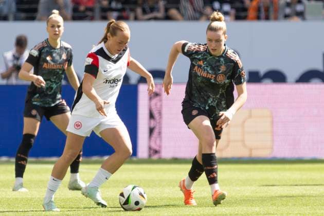 Google Pixel Frauen-Bundesliga: Eintracht Frankfurt - FC Bayern München, 12.04.2025 Lisanne Gräwe (Eintracht Frankfurt 8) & Alara Sehitler (FC Bayern München 14), Eintracht Frankfurt - FC Bayern München, Frankfurt, Deutsche Bank Park, 12.4.2025 Copyright: xBEAUTIFULxSPORTS Gawlikx