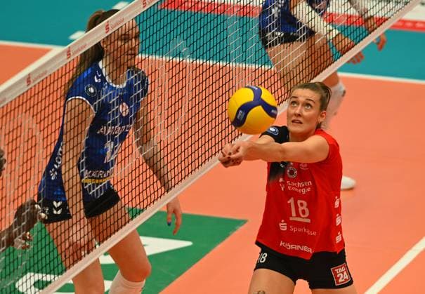 Sarah Straube (Dresden) bei der Annahme, Dresdner SC gegen Allianz MTV Stuttgart, Volleyball, 1. Bundesliga Frauen, 1. Liga, Margon Arena Dresden Bodenbacher Straße, DSC, Saison 2024 2025, 12.04.2025,