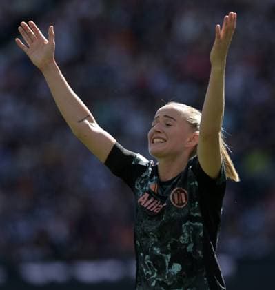 FC Bayern Münchens. Pernille Harder jubelt nach ihrem Tor zum 3:0 fotografiert beim Fußball Damen Bundesliga Spiel Eintracht Frankfurt gegen den FC. Bayern München am 12.4.2025 in Frankfurt. (DFL DFB REGULATIONS PROHIBIT ANY USE OF PHOTOGRAPHS as IMAGE SEQUENCES and or QUASI-VIDEO)