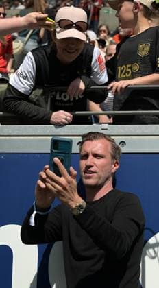 Eintracht Frankfurts Manager Markus Krösche fotografiert beim Fußball Damen Bundesliga Spiel Eintracht Frankfurt gegen den FC. Bayern München am 12.4.2025 in Frankfurt. (DFL DFB REGULATIONS PROHIBIT ANY USE OF PHOTOGRAPHS as IMAGE SEQUENCES and or QUASI-VIDEO)