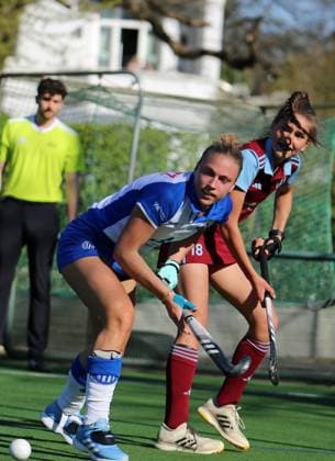 Feldhockey-Bundesliga, Damen: Jette Fleschütz (l.) vom GTHGC und Jule Bloch (r.) vom UHC Hamburg.