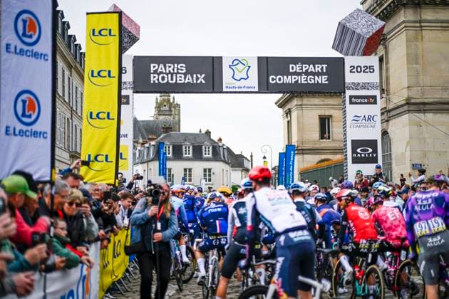 Paris Roubaix 2025 Cycling Race Roubaix, France - April 13 : Illustration picture of the start during the 122nd edition of Paris Roubaix an UCI World Tour cycling race for Men Elite of 259,7 kms with start in Compiegne and finish at the Velodrome Andre-Petrieux in Roubaix on April 13, 2025 in Roubaix, France, 13 04 2025 ( Motordriver Kenny Verfaillie - Roubaix France  Copyright: xNicoxVereeckenx