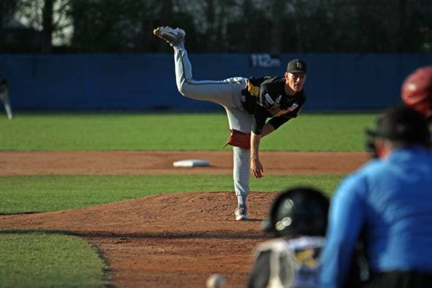 Baseball-Bundesliga: Pitcher Niklas Rimmel von den Bonn Capitals in einem Spiel bei den Hamburg Stealers.