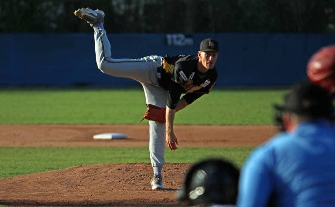 Baseball-Bundesliga: Pitcher Niklas Rimmel von den Bonn Capitals in einem Spiel bei den Hamburg Stealers.
