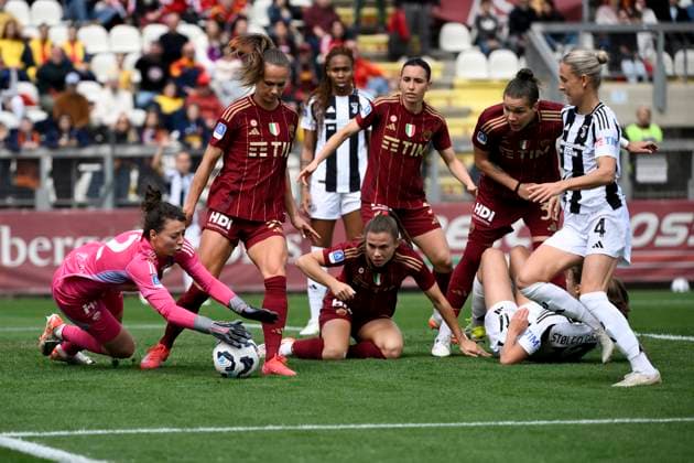 Sport Themen der Woche KW15 Sport Bilder des Tages Camelia Ceasar of AS Roma saves during the Women s Serie A 2024 2025 play off football match between AS Roma and Juventus FC at Tre Fontane stadium in Roma (Italy), April 13, 2025. AndreaxStaccioli
