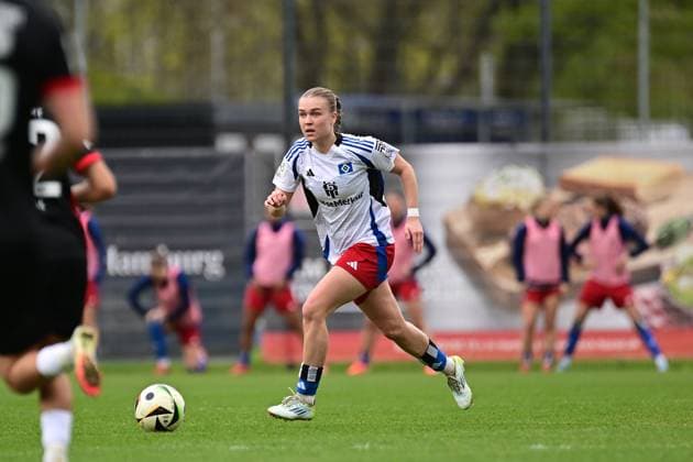 Fußball I Frauen I Saison 2024-2025 I 2. Bundesliga I 21. Spieltag I Hamburger SV - Eintracht Frankfurt II I 13.04.2025 Annaleen Katharina Böhler (6, Hamburger SV) Hamburg Am Volkspark Hamburg Deutschland Copyright: xLobeca FelixxSchlikisx