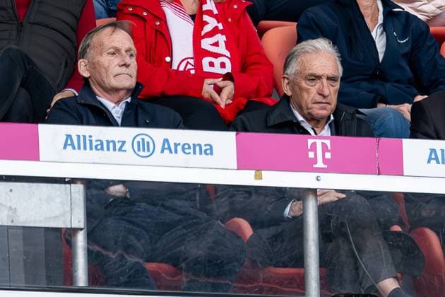 Hans-Joachim Watzke (Vorsitzender Geschaeftsfuehrung, Borussia Dortmund) und Dr. Reinhold Lunow (Praesident, Borussia Dortmund) auf der Tribuene. GER, FC Bayern Muenchen vs. BV Borussia Dortmund 09, Fussball, Bundesliga, 29. Spieltag, Spielzeit 2024 2025, 12.04.2025. (DFL DFB REGULATIONS PROHIBIT ANY USE OF PHOTOGRAPHS as IMAGE SEQUENCES and or QUASI-VIDEO). GER, FC Bayern Muenchen vs. BV Borussia Dortmund 09, Fussball, Bundesliga, 29. Spieltag, Spielzeit 2024 2025, 12.04.2025. Muenchen Copyright: xEibner-Pressefoto HeikexFeinerx EP_HFR
