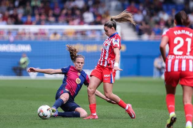 April 13, 2025, Sant Joan Despi, Barcelona, Spain: Gio Queiroz of Atletico de Madrid and Irene Paredes of FC Barcelona, Barca in action during the Spanish Women league, Liga F, football match played between FC Barcelona and Atletico de Madrid at Johan Cruyff Stadium on April 13, 2025 in Sant Joan Despi, Spain. Sant Joan Despi Spain - ZUMAa181 20250413_zaa_a181_029 Copyright: xJavierxBorregox