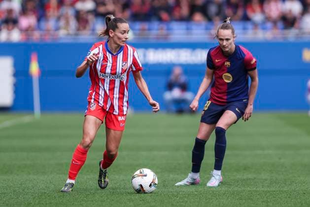 April 13, 2025, Sant Joan Despi, Barcelona, Spain: Ainhoa Moraza of Atletico de Madrid and Caroline Graham Hansen of FC Barcelona, Barca in action during the Spanish Women league, Liga F, football match played between FC Barcelona and Atletico de Madrid at Johan Cruyff Stadium on April 13, 2025 in Sant Joan Despi, Spain. Sant Joan Despi Spain - ZUMAa181 20250413_zaa_a181_036 Copyright: xJavierxBorregox