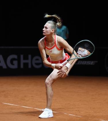 Stuttgart , Porsche Tennis Grand Prix , Dayana Yastramska ( UKR )