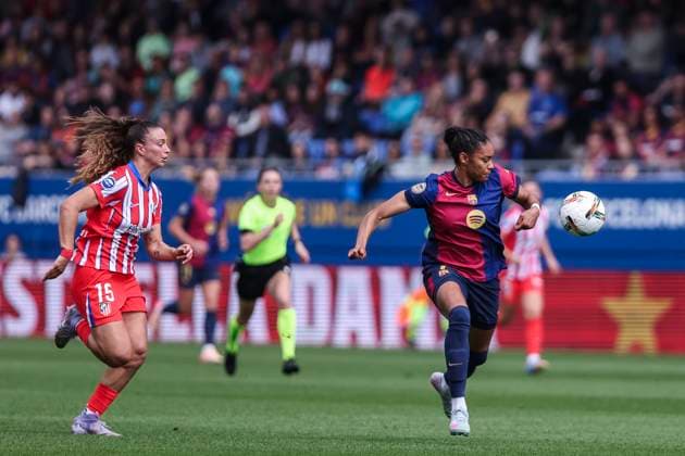 April 13, 2025, Sant Joan Despi, Barcelona, Spain: Salma Paralluelo of FC Barcelona, Barca and Silvia Lloris of Atletico de Madrid in action during the Spanish Women league, Liga F, football match played between FC Barcelona and Atletico de Madrid at Johan Cruyff Stadium on April 13, 2025 in Sant Joan Despi, Spain. Sant Joan Despi Spain - ZUMAa181 20250413_zaa_a181_047 Copyright: xJavierxBorregox