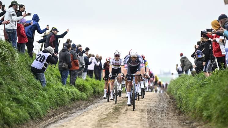 Sport Bilder des Tages Slovenian Tadej Pogacar of UAE Team Emirates pictured in action during the men elite race of the Paris-Roubaix one day cycling race, 259,2 km from Compiegne to Roubaix, France, on Sunday 13 April 2025. JASPERxJACOBS  x120709366x