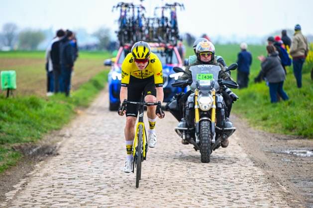 Paris Roubaix 2025 Cycling Race Roubaix, France - April 13 : Hagenes Per Strand (NOR) of Team Visma Lease a Bike in action during the 122nd edition of Paris Roubaix an UCI World Tour cycling race for Men Elite of 259,7 kms with start in Compiegne and finish at the Velodrome Andre-Petrieux in Roubaix on April 13, 2025 in Roubaix, France, 13 04 2025 ( Motordriver Kenny Verfaillie - Roubaix France  Copyright: xVincentxKalutx