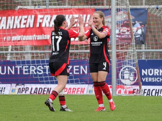 13.04.2025 - Fussball - Saison 2024 2025 - 2. Frauen - Fussball - Bundesliga - 21. Spieltag: 1. FC Nürnberg FCN ( Club Clubfrauen ) - SC Sand - Sportfoto Zink DaMa - xdaxmax - Jubel Freude Torjubel nach Tor zum 2:0 - Jonna Brengel (17, 1. FC Nürnberg FCN ) Luisa Guttenberger (4, 1. FC Nürnberg FCN ) jubelt freut sich - Torschütze: Luisa Guttenberger (4, 1. FC Nürnberg FCN )