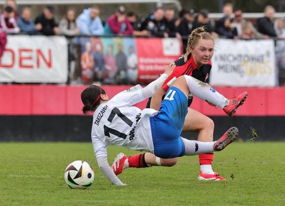 Sport Bilder des Tages 13.04.2025 - Fussball - Saison 2024 2025 - 2. Frauen - Fussball - Bundesliga - 21. Spieltag: 1. FC Nürnberg FCN ( Club Clubfrauen ) - SC Sand - Sportfoto Zink DaMa - xdaxmax - Rio Takizawa (17, SC Sand ) Madeleine Steck (28, 1. FC Nürnberg FCN )