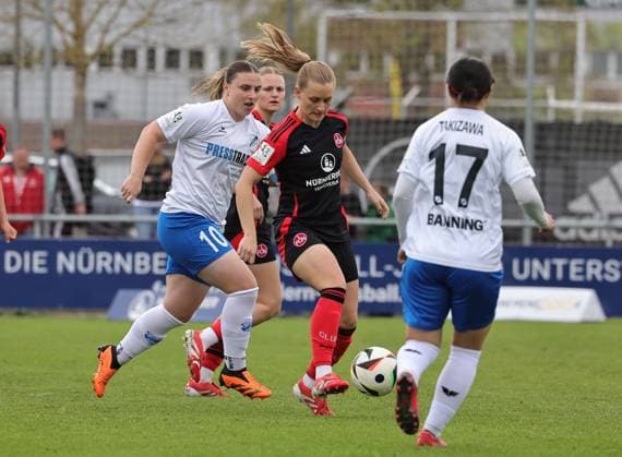 13.04.2025 - Fussball - Saison 2024 2025 - 2. Frauen - Fussball - Bundesliga - 21. Spieltag: 1. FC Nürnberg FCN ( Club Clubfrauen ) - SC Sand - Sportfoto Zink DaMa - xdaxmax - Julia Matuschewski (10, SC Sand ) Luisa Guttenberger (4, 1. FC Nürnberg FCN ) Rio Takizawa (17, SC Sand )