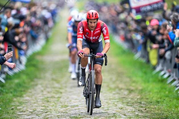 Paris Roubaix 2025 Cycling Race Roubaix, France - April 13 : Segaert Alec (BEL) of Lotto Cycling Team in the Trouee d Arenberg during the 122nd edition of Paris Roubaix an UCI World Tour cycling race for Men Elite of 259,7 kms with start in Compiegne and finish at the Velodrome Andre-Petrieux in Roubaix on April 13, 2025 in Roubaix, France, 13 04 2025 ( Motordriver Kenny Verfaillie - Roubaix France  Copyright: xNicoxVereeckenx