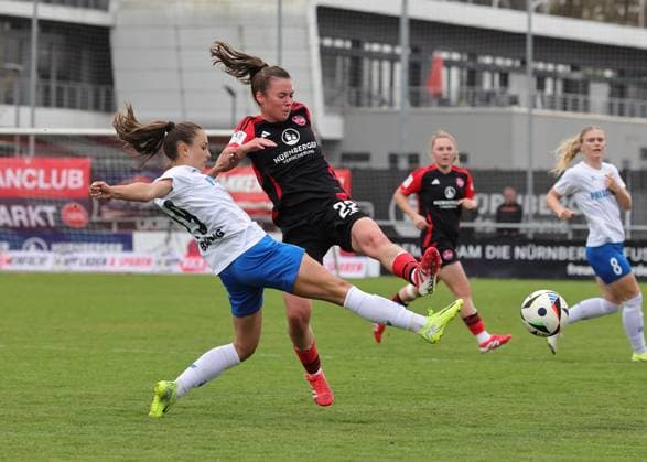 13.04.2025 - Fussball - Saison 2024 2025 - 2. Frauen - Fussball - Bundesliga - 21. Spieltag: 1. FC Nürnberg FCN ( Club Clubfrauen ) - SC Sand - Sportfoto Zink DaMa - xdaxmax - Sanja Homann (19, SC Sand ) Julia Pollak (22, 1. FC Nürnberg FCN )