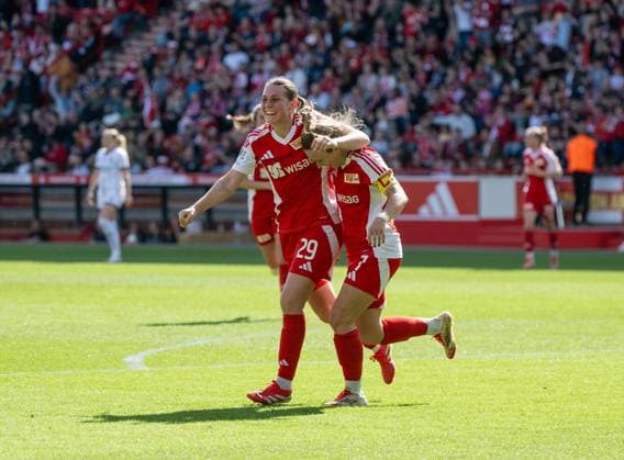 Fußball, Frauen, Saison 2024 2025, 2. Frauen-Bundesliga (21. Spieltag), 1. FC Union Berlin - FC Ingolstadt 04, v. l. Antonia Halverkamps (1. Frauen 1. FC Union), Lisa Heiseler (1. Frauen 1. FC Union). Jubel nach Tor zum 2:0, 13.04. 2025, Copyright: xMatthiasxKochx