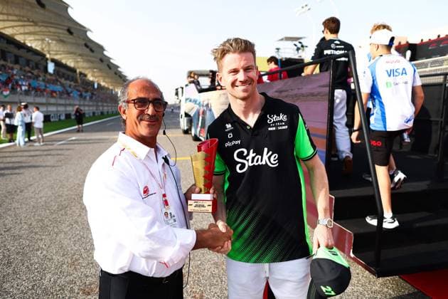 F1 - BAHRAIN GRAND PRIX 2025 HULKENBERG Nico (ger), Stake F1 Team Kick C45, portrait and Marshal Award trophy during the Formula 1 Gulf Bahrain Grand Prix 2025, 4th round of the 2025 FIA Formula One World Championship, WM, Weltmeisterschaft from April 11 to 13, 2025 on the Bahrain International Circuit, in Sakhir, Bahrain - SakhirBahrain  Copyright: xEricxAlonsox