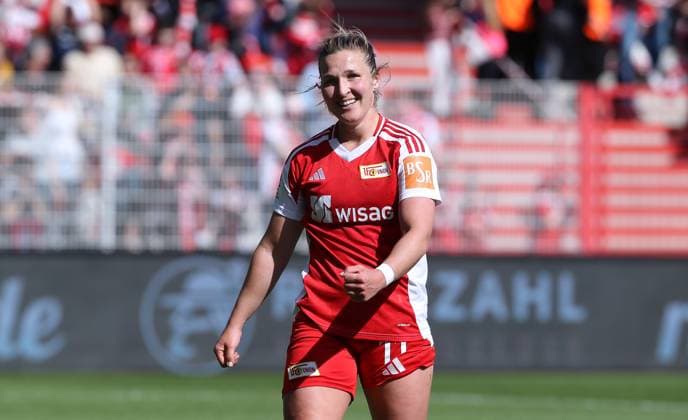 Dina Orschmann jubelt nach 3:0 Freude Emotion Jubel Fußball Fussball 2. Bundesliga Damen Frauen Saison 2024 2025 13.04.2025 1.FC Union Berlin vs. FC Ingolstadt FCI DFL regulations prohibit any use of photographs as image sequences and or quasi-video