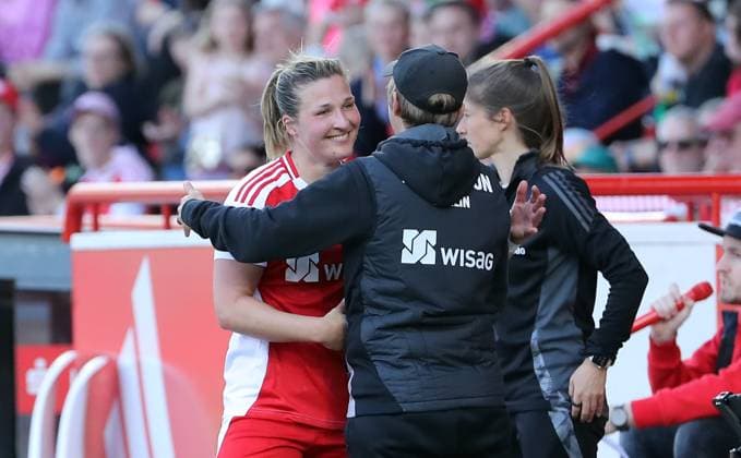 Dina Orschmann, Trainerin Ailien Poese Aktion Oberkörper Fußball Fussball 2. Bundesliga Damen Frauen Saison 2024 2025 13.04.2025 1.FC Union Berlin vs. FC Ingolstadt FCI DFL regulations prohibit any use of photographs as image sequences and or quasi-video