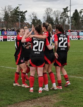 13.04.2025 - Fussball - Saison 2024 2025 - 2. Frauen - Fussball - Bundesliga - 21. Spieltag: 1. FC Nürnberg FCN ( Club Clubfrauen ) - SC Sand - Sportfoto Zink DaMa - xdaxmax - Jubel Freude Torjubel nach Tor zum 6:1 - Medina Desic (10, 1. FC Nürnberg FCN ) und Mannschaft Team jubelt freut sich - Torschütze: Medina Desic (10, 1. FC Nürnberg FCN )