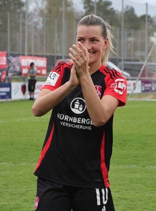 13.04.2025 - Fussball - Saison 2024 2025 - 2. Frauen - Fussball - Bundesliga - 21. Spieltag: 1. FC Nürnberg FCN ( Club Clubfrauen ) - SC Sand - Sportfoto Zink DaMa - xdaxmax - Jubel Freude nach Spielende - Medina Desic (10, 1. FC Nürnberg FCN )