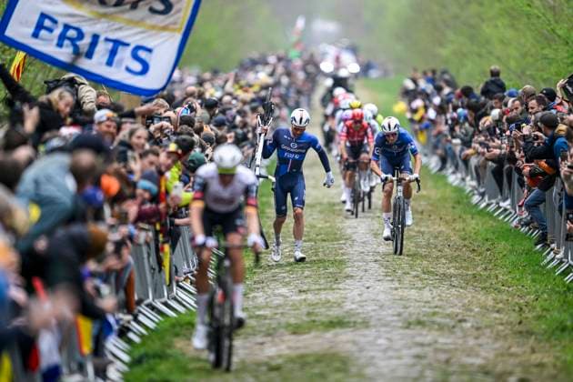 Paris Roubaix 2025 Cycling Race Roubaix, France - April 13 : Russo Clement (FRA) of Groupama - FDJ coping with a flat tire during the 122nd edition of Paris Roubaix an UCI World Tour cycling race for Men Elite of 259,7 kms with start in Compiegne and finish at the Velodrome Andre-Petrieux in Roubaix on April 13, 2025 in Roubaix, France, 13 04 2025 ( Motordriver Kenny Verfaillie - Roubaix France  Copyright: xNicoxVereeckenx