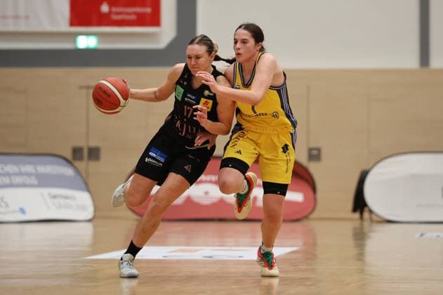 13.04.2025, Basketball, Frauen, Toyota Damen Basketball Bundesliga, Saison 2024 2025, Playoff Halbfinale, Spiel 4, Saarlouis Royals - Alba Berlin, Gabija Meskonyte (Saarlouis Royals), Leoni Kreyenfeld (Alba Berlin) Saarlouis Stadtgartenhalle Saarland Deutschland (DE) Copyright: xSebastianxBachx