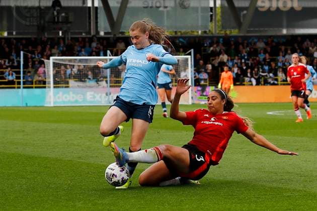 Manchester City v Manchester United, ManU Manchester, UK - 13 April 2025 Jess Park of Manchester City is tackled by Gabrielle George of Manchester United during the Adobe Womens FA Cup Semi Final match between Manchester City and Manchester United at The Joie Stadium on 13 April 2025 in Manchester, England (Photo by Steve Taylor PPAUK) Manchester The Joie Stadium Greater Manchester England Copyright: xStevexTaylor PPAUKx PPA-179911