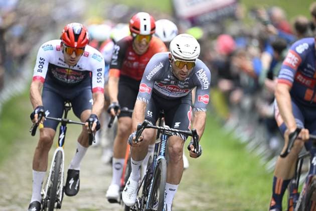 Paris Roubaix 2025 Cycling Race Roubaix, France - April 13 : Planckaert Edward (BEL) of Alpecin-Deceuninck in action during the 122nd edition of Paris Roubaix an UCI World Tour cycling race for Men Elite of 259,7 kms with start in Compiegne and finish at the Velodrome Andre-Petrieux in Roubaix on April 13, 2025 in Roubaix, France, 13 04 2025 ( Motordriver Kenny Verfaillie - Roubaix France  Copyright: xNicoxVereeckenx