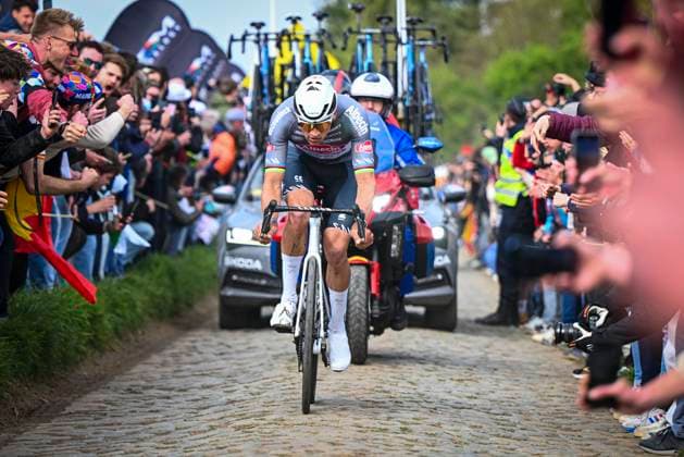 Paris Roubaix 2025 Cycling Race Roubaix, France - April 13 : Van Der Poel Mathieu (NED) of Alpecin - Deceuninck in action during the 122nd edition of Paris Roubaix an UCI World Tour cycling race for Men Elite of 259,7 kms with start in Compiegne and finish at the Velodrome Andre-Petrieux in Roubaix on April 13, 2025 in Roubaix, France, 13 04 2025 ( Motordriver Kenny Verfaillie - Roubaix France  Copyright: xVincentxKalutx
