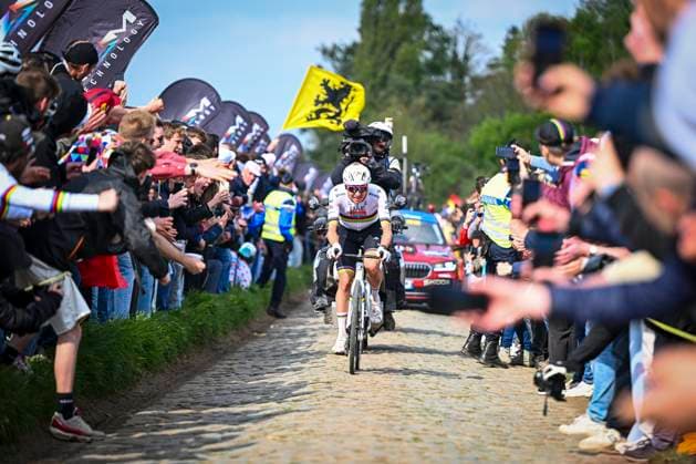 Paris Roubaix 2025 Cycling Race Roubaix, France - April 13 : Pogacar Tadej (SLO) of UAE Team Emirates - XRG in action during the 122nd edition of Paris Roubaix an UCI World Tour cycling race for Men Elite of 259,7 kms with start in Compiegne and finish at the Velodrome Andre-Petrieux in Roubaix on April 13, 2025 in Roubaix, France, 13 04 2025 ( Motordriver Kenny Verfaillie - Roubaix France  Copyright: xVincentxKalutx