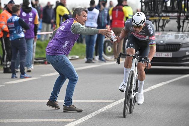 Paris Roubaix 2025 Cycling Race Roubaix, France - April 13 : Van Der Poel Mathieu (NED) of Alpecin - Deceuninck refuelling during the 122nd edition of Paris Roubaix an UCI World Tour cycling race for Men Elite of 259,7 kms with start in Compiegne and finish at the Velodrome Andre-Petrieux in Roubaix on April 13, 2025 in Roubaix, France, 13 04 2025 ( Motordriver Kenny Verfaillie - Roubaix France  Copyright: xBernardxPaponx