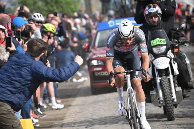 Paris Roubaix 2025 Cycling Race Roubaix, France - April 13 : Van Der Poel Mathieu (NED) of Alpecin - Deceuninck in action during the 122nd edition of Paris Roubaix an UCI World Tour cycling race for Men Elite of 259,7 kms with start in Compiegne and finish at the Velodrome Andre-Petrieux in Roubaix on April 13, 2025 in Roubaix, France, 13 04 2025 ( Motordriver Kenny Verfaillie - Roubaix France  Copyright: xBernardxPaponx