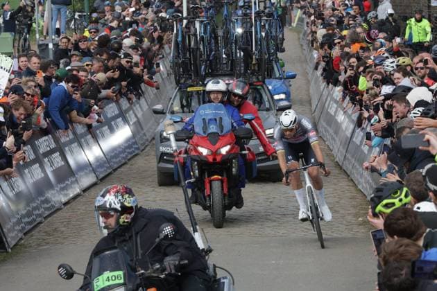 Paris Roubaix 2025 PHOTOPQR VOIX DU NORD Alexis Christiaen (Pib) ; 13 04 2025 ; Le 13 04 2025 - Paris Roubaix 2025 - Ambiance et course. Photo Alexis Christiaaen (Pib) - La Voix du Nord Paris-Roubaix race northern France on April 13, 2025.