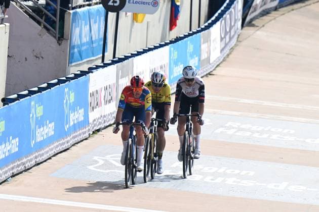 13-04-2025 Paris - Roubaix; 2025, Lidl - Trek; 2025, Visma - Lease A Bike; 2025, Uae Team Emirates - Xrg; Pedersen, Mads; Van Aert, Wout; Vermeersch, Florian; Roubaix; 